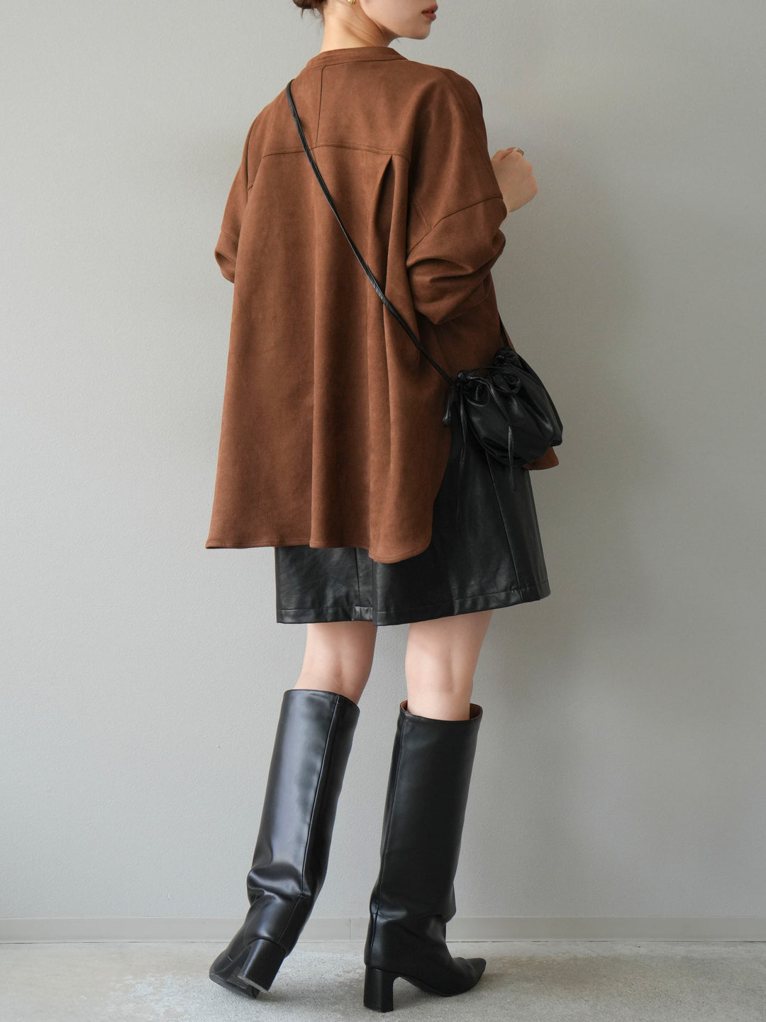 [SET] 麂皮立領外套襯衫 + 附單肩包皮革迷你連身裙（2 套）