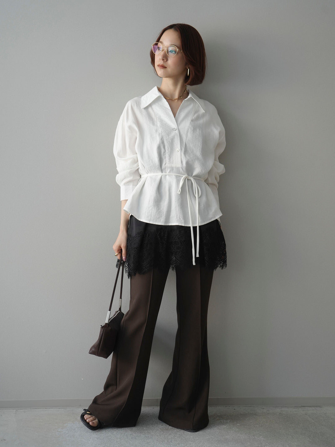 [SET]Vネック変形ラインシャツ+レーストリムキャミソール+センターシームフレアパンツ(3set)