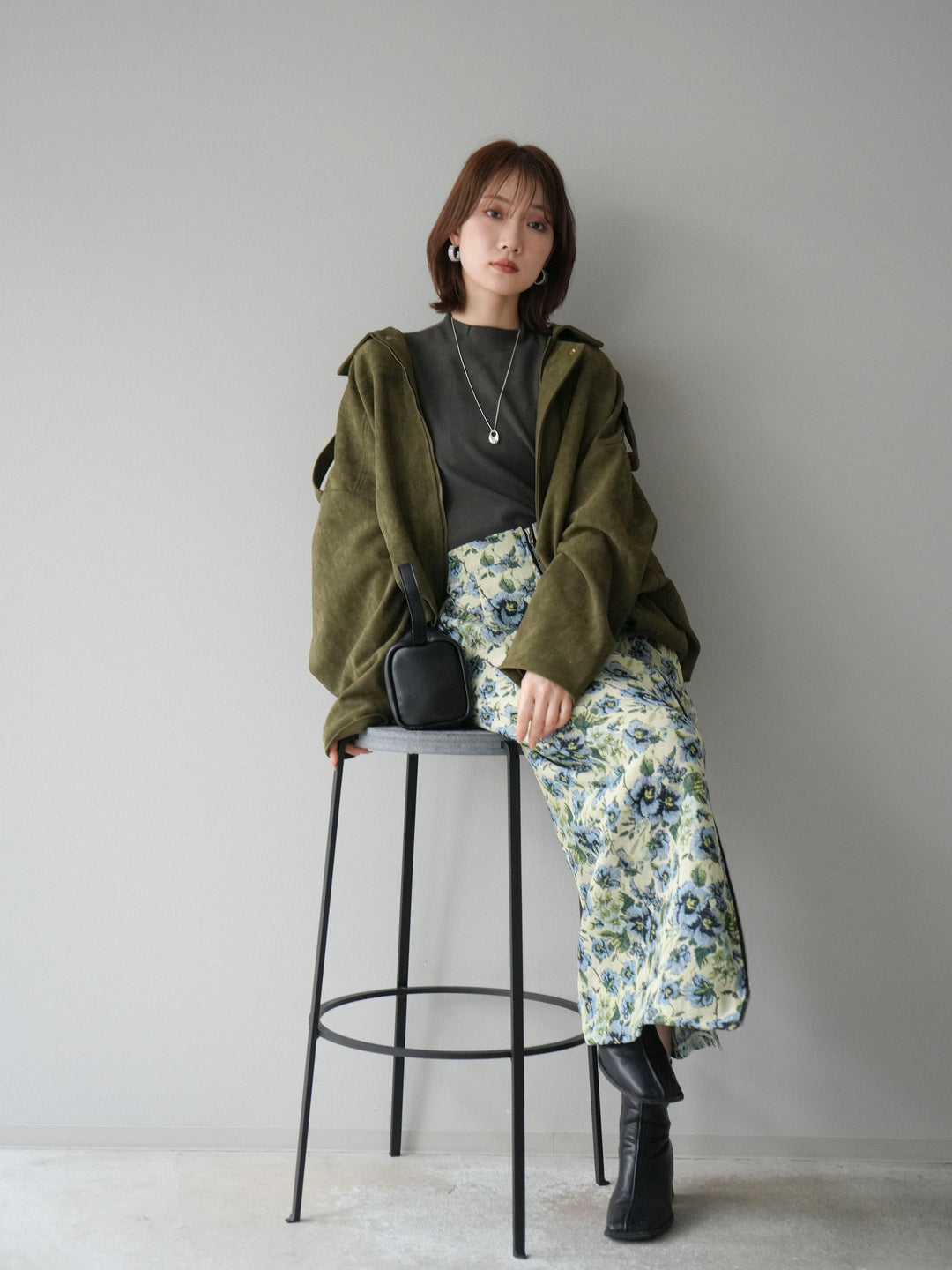 [套裝] 麂皮外套 + 小領法式針織上衣 + 哥布蘭前拉鍊緊身裙（3 套）