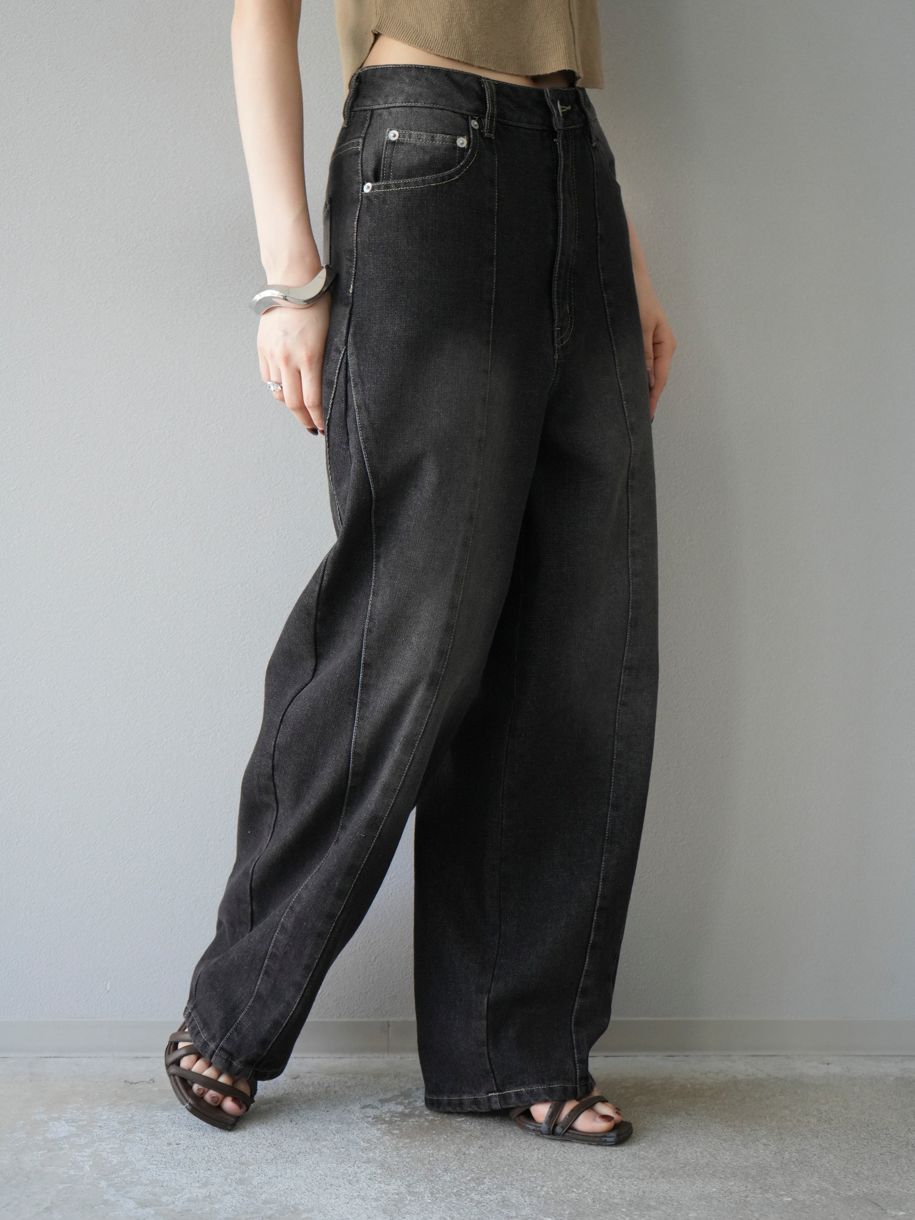 【極美品】PLEATS PLEASE デニム転写カットソー Lサイズ ブラック ウィメンズ／パンツ – isseymiyake.com