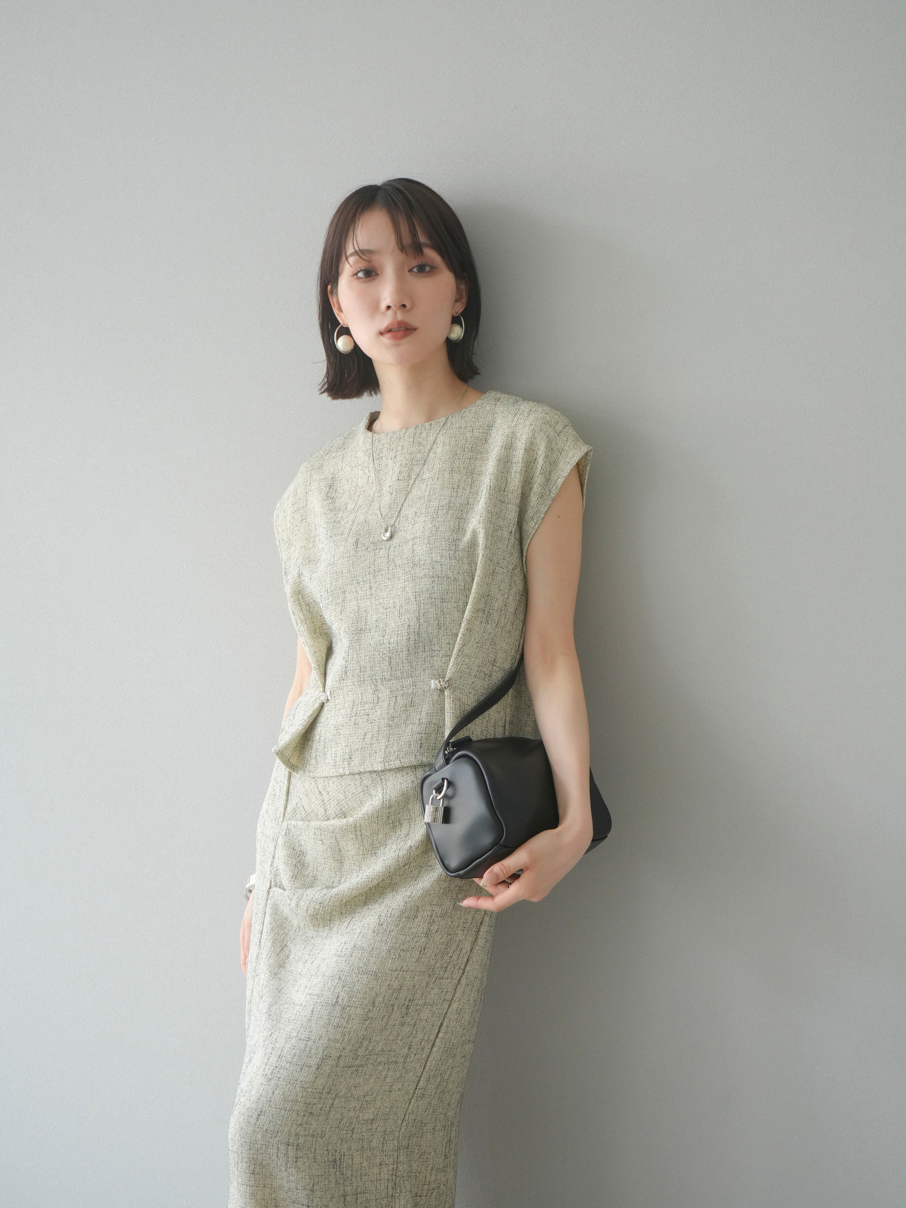 【サマーセール中】 M PREMIER 2024AW ぺプラムブラウス SALE】マークダウンアイテム＜ストレッチジャガードギャザー