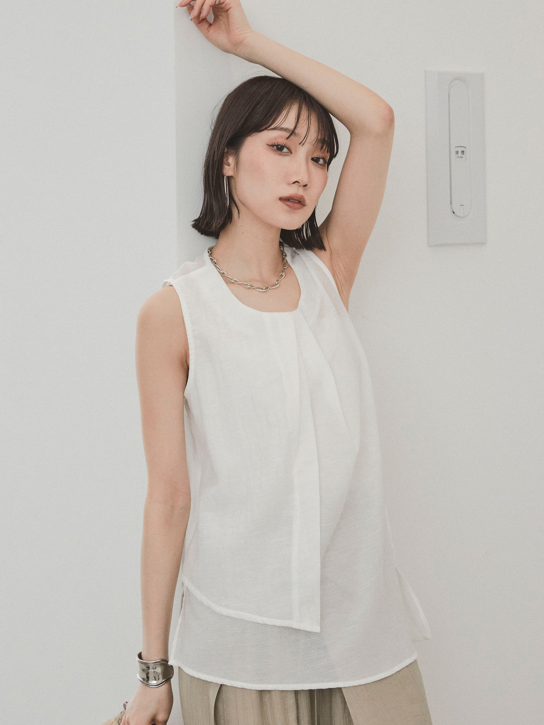 [SET]シアータックアシンメトリーブラウス+ワッシャーサテンレイヤードスカートパンツ(2set)