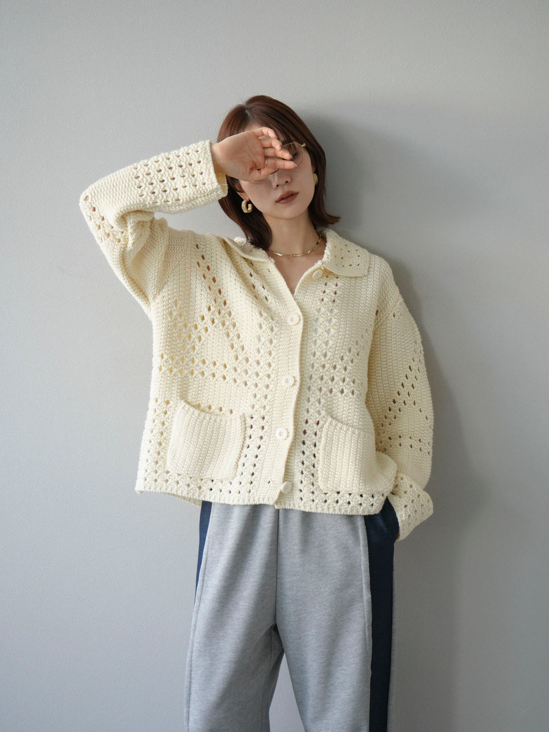 [予約]丸襟透かし編みニットカーディガン/オフ