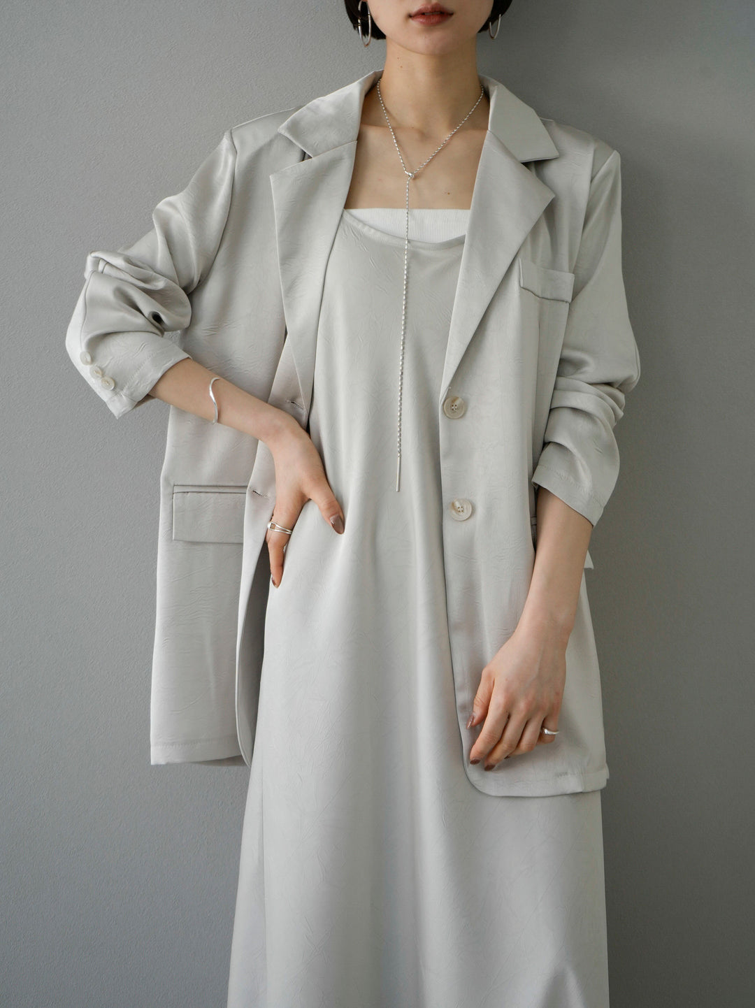 [Pre-order] Crushed satin tailored jacket/light grey