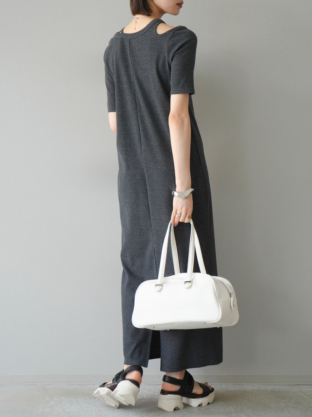 [予約]デザインネックカットリブワンピース/チャコール