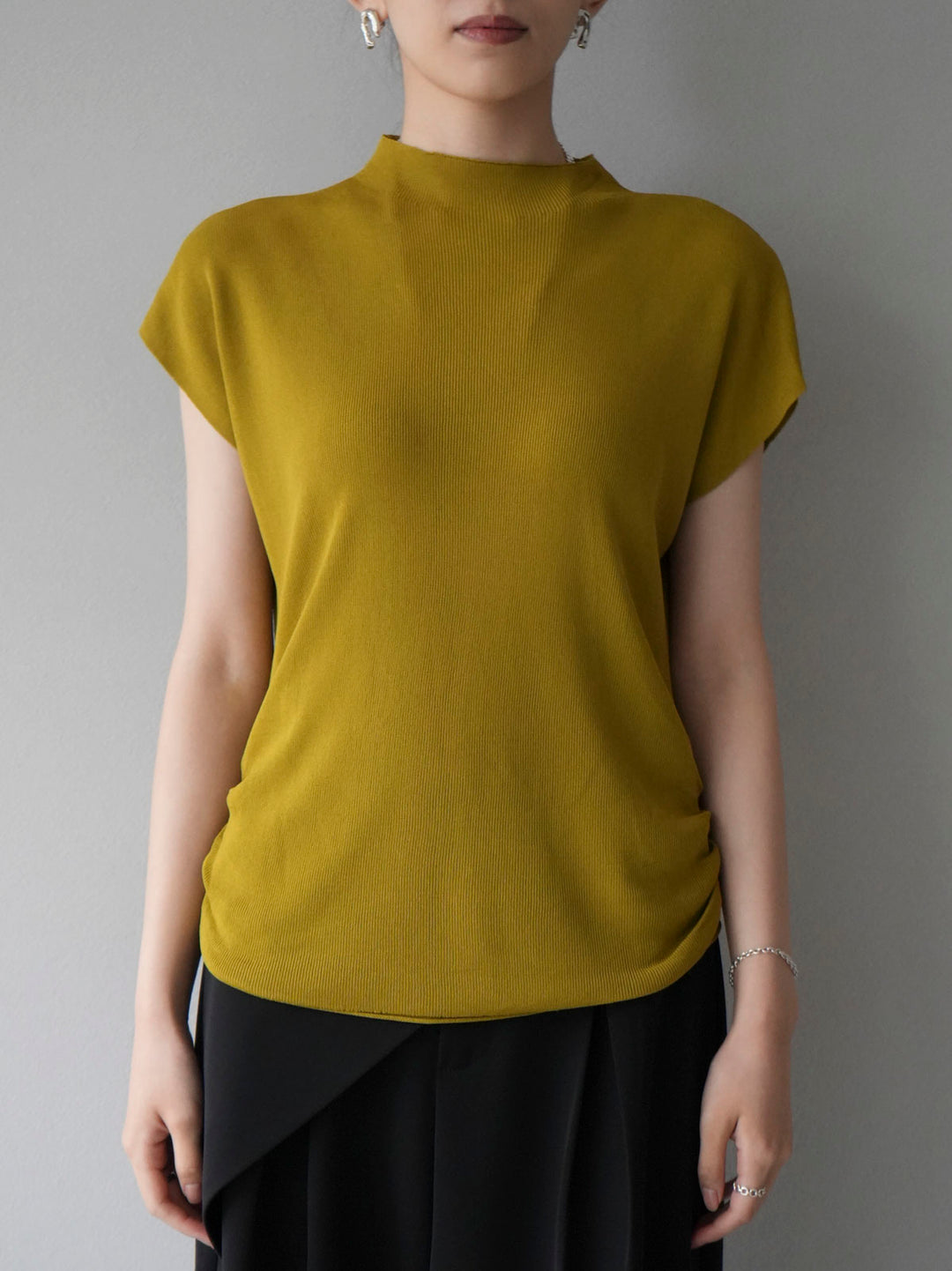 [Pre-order] Petite Neck Side Shirring Summer Knit Top/Green