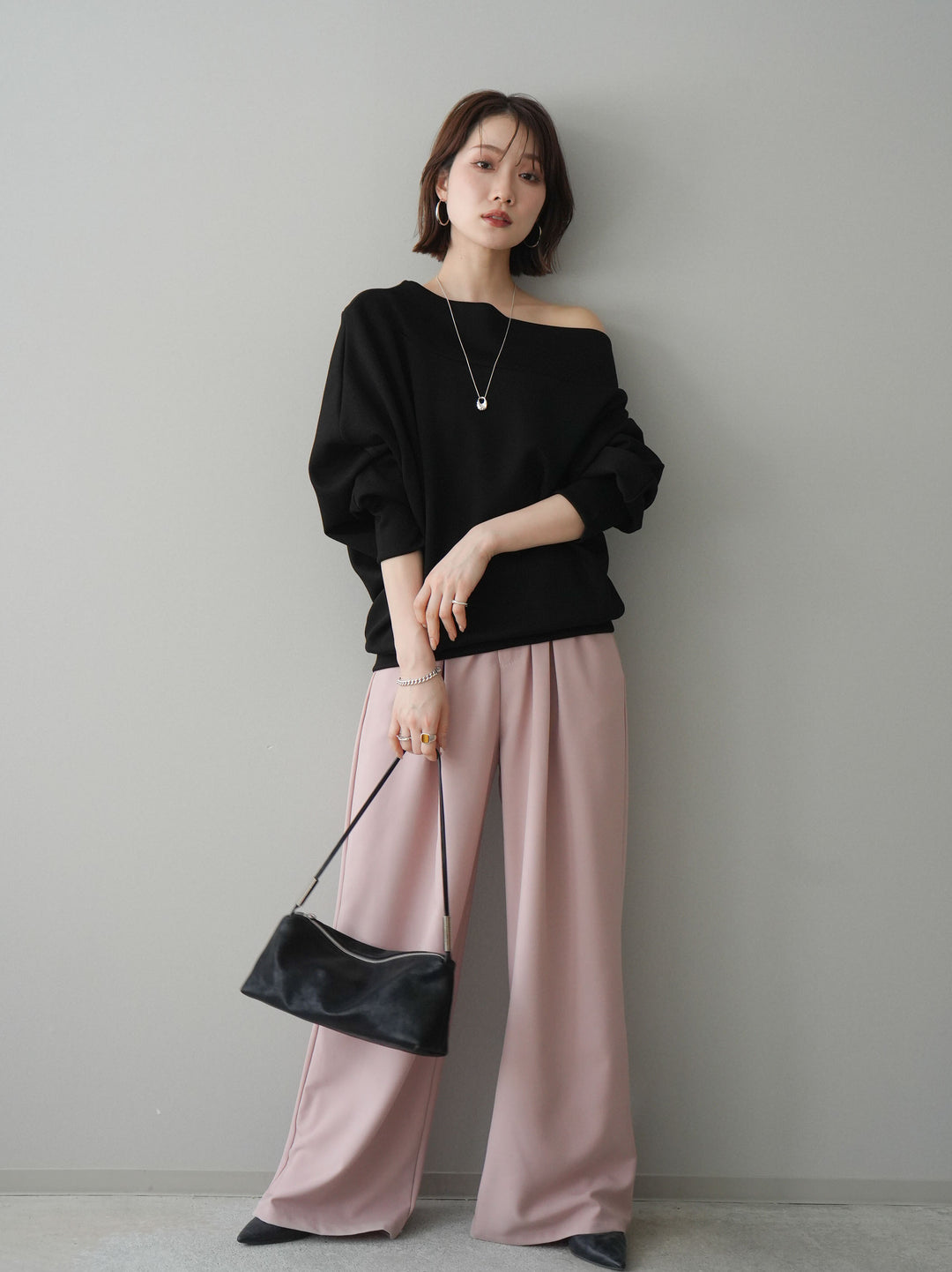 [SET]アシンメトリーオフショルポンチプルオーバー+ベルト付キーホルダーモチーフワイドパンツ(2set)