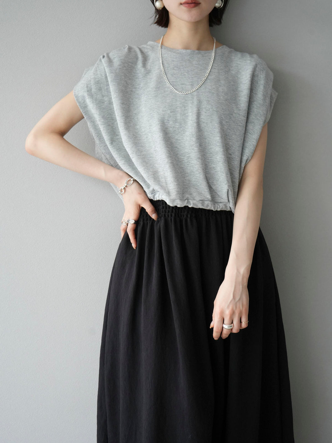 [Pre-order] Tuck shoulder hem drawstring ribbon top/gray