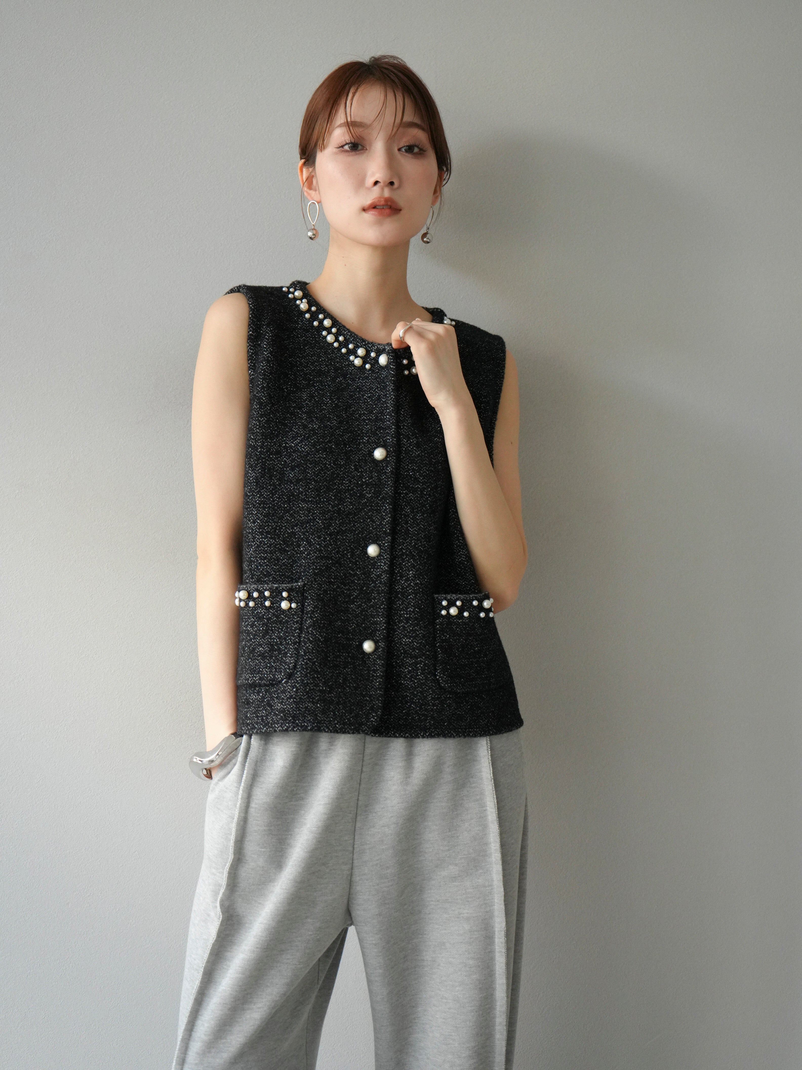 予約]パールデザインツイードライクニットベスト/ブラック – Lumier