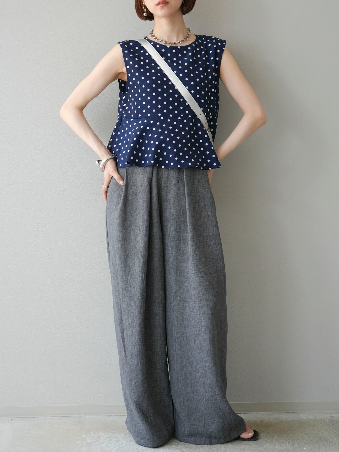 [予約]リネンライクベルト付タックループワイドパンツ/ブラック