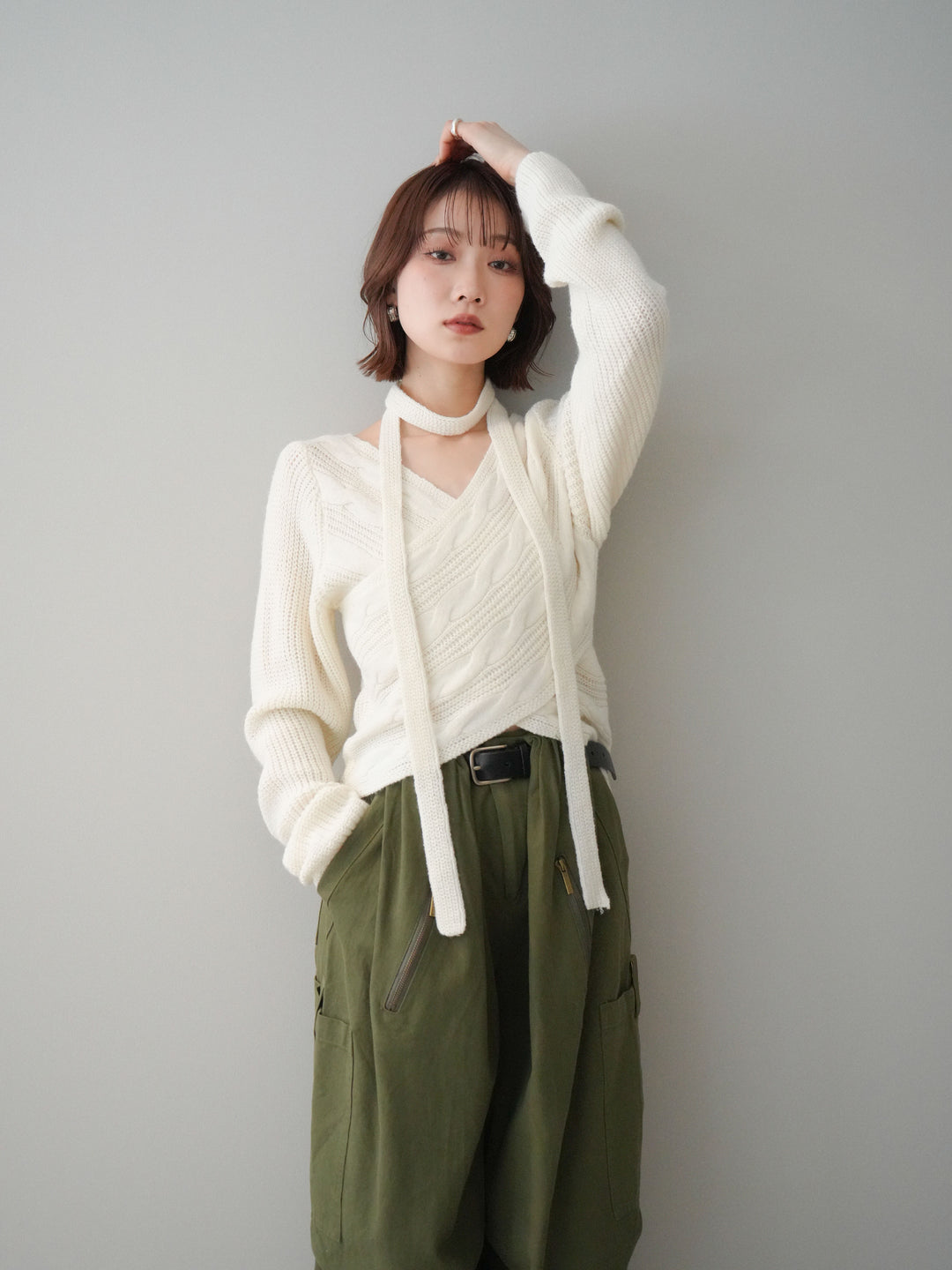 [予約]ケーブル編みクロスニットトップス/white