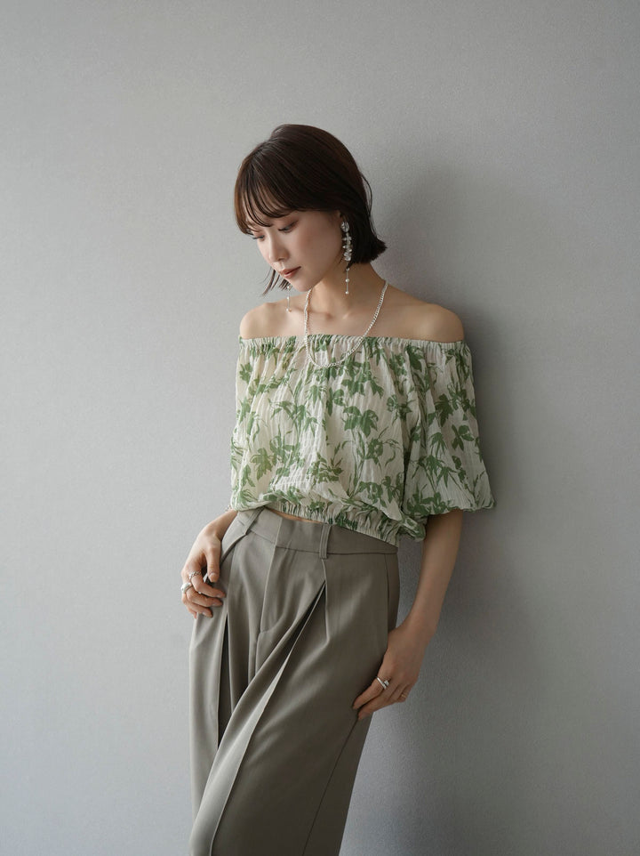 [Pre-order] Washer Flower Pattern Off-Shoulder Blouse/Green