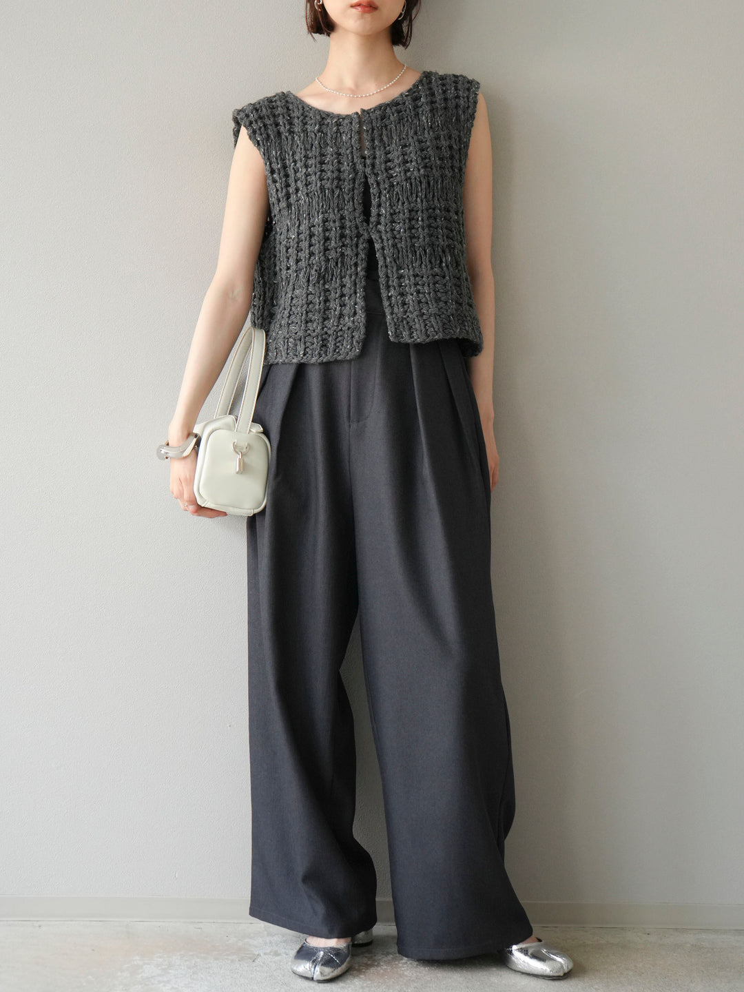 [予約]レザーパイピングタックワイドパンツ/グレー