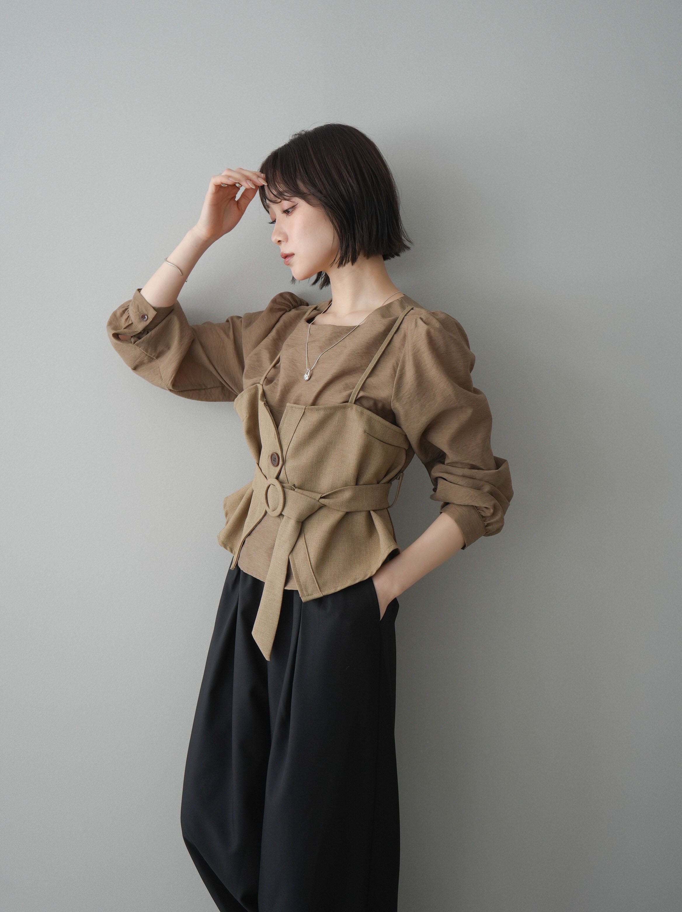 予約]異素材ビスチェドッキングブラウス/camel – Lumier
