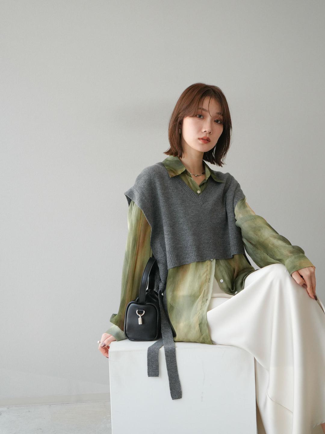 [予約]サイドリボンVネックショートニットベスト/チャコール