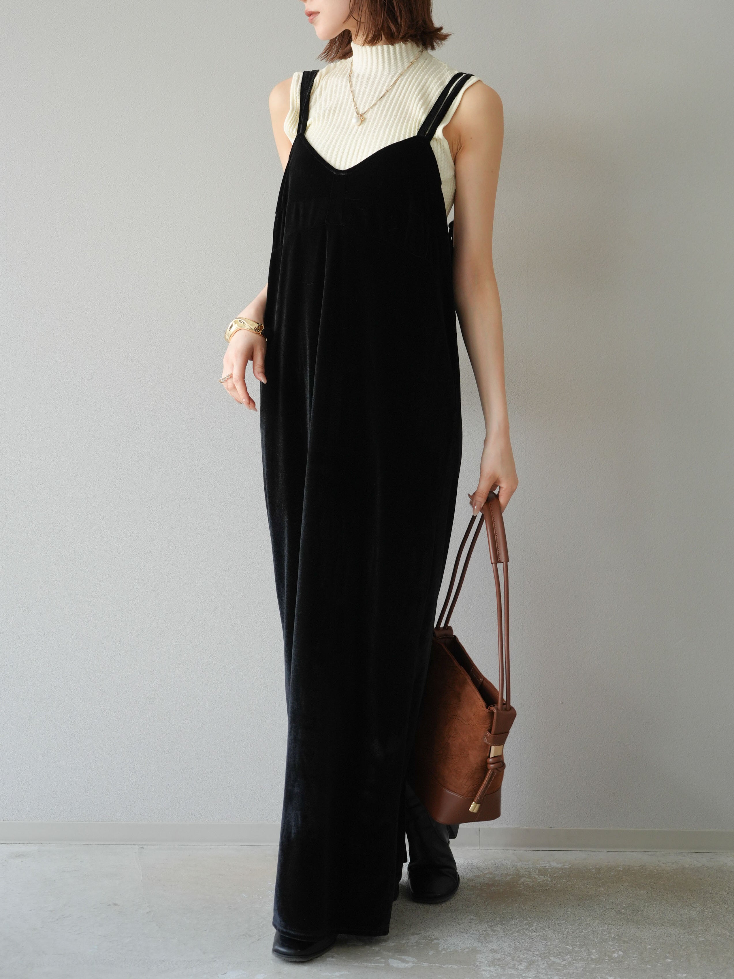 予約]ベロアビスチェキャミワンピース/ブラック – Lumier