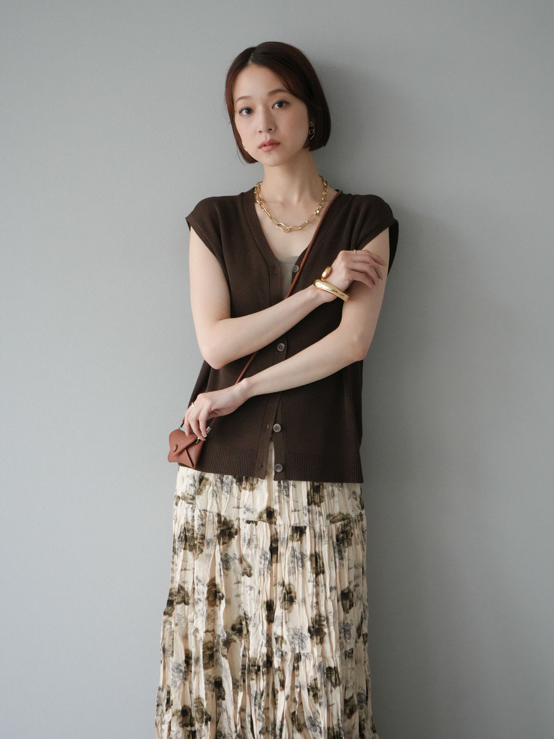 [SET] V領人造絲針織背心+花邊長裙（2件組）