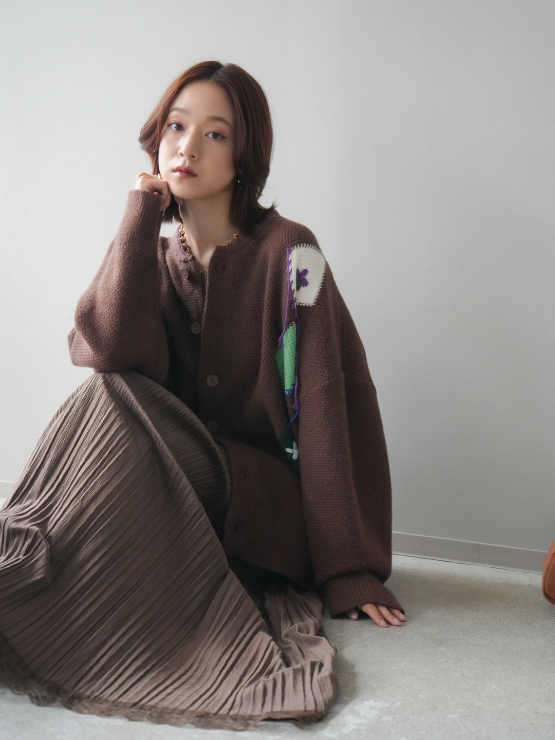 [SET]ハンドステッチアーガイルデザインニットカーディガン+裾レーススウェードプリーツマキシスカート(2set)