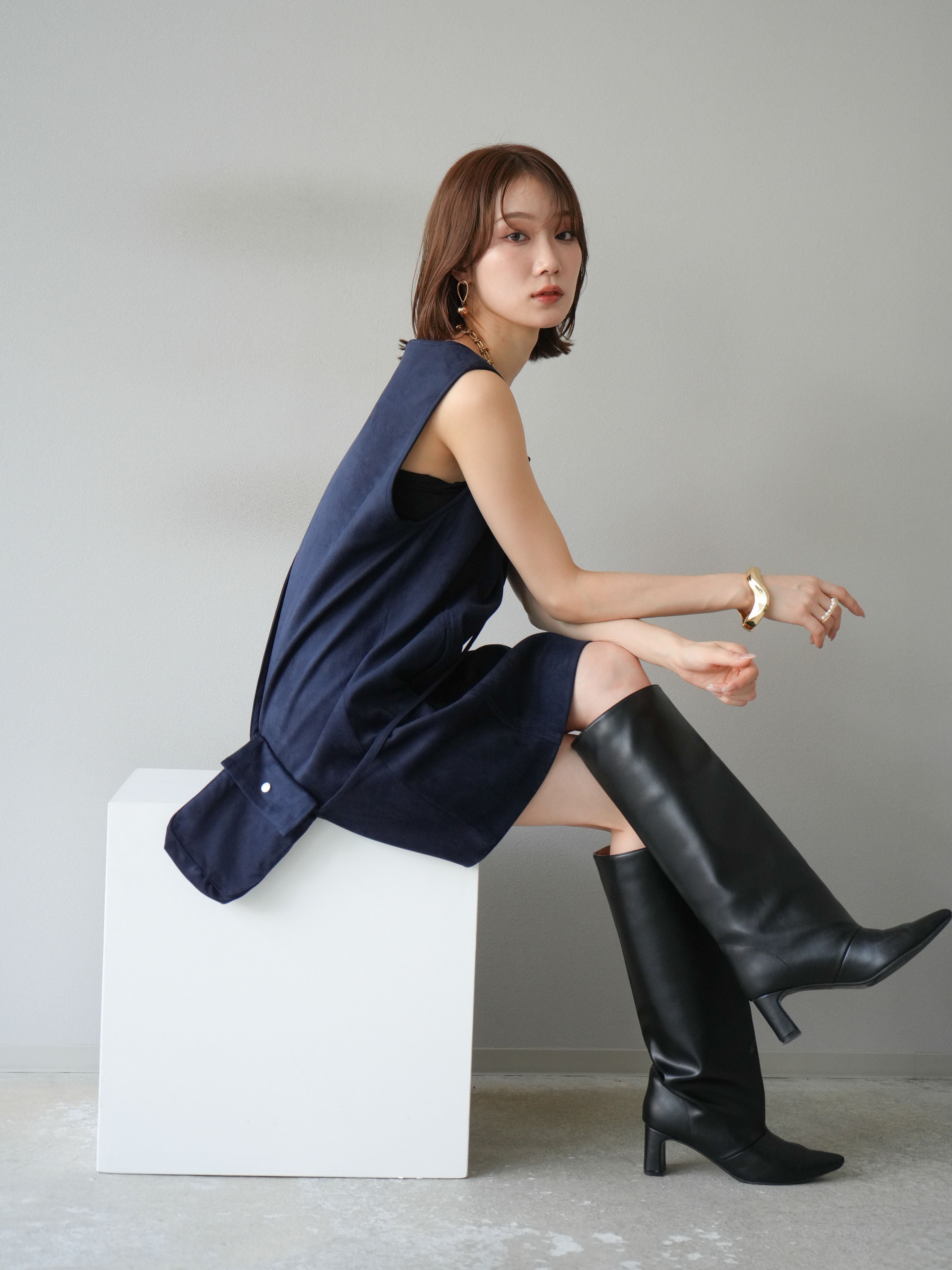 予約]ショルダーポーチ付スウェードミニワンピース/ネイビー – Lumier