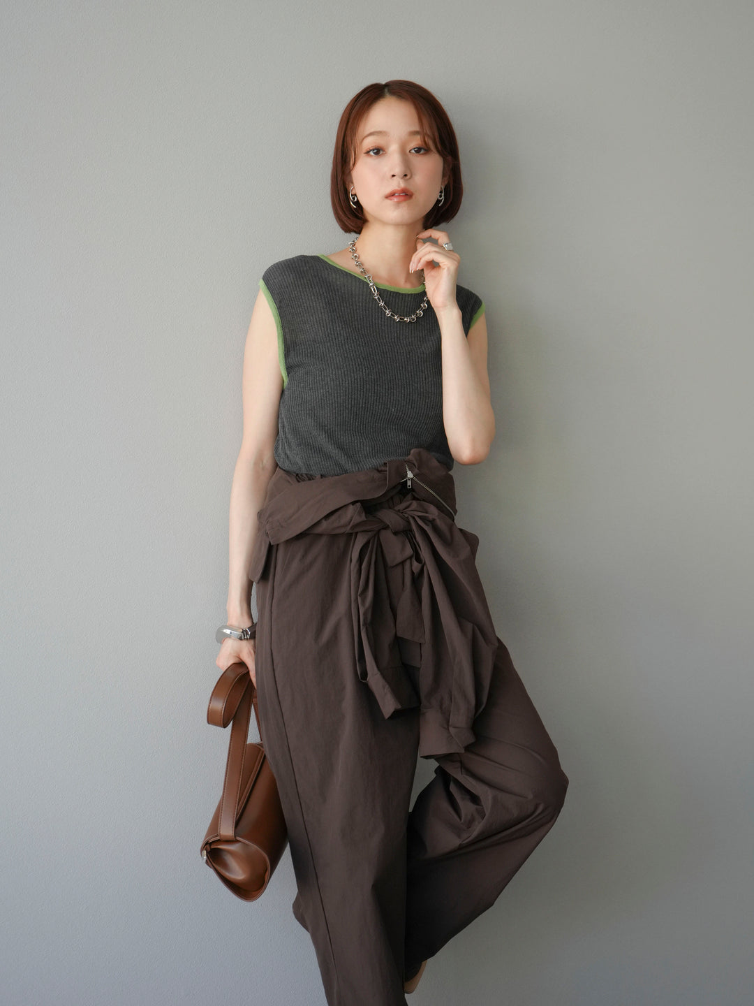 [予約]リネンタッチ配色ニットノースリーブプルオーバー/チャコール