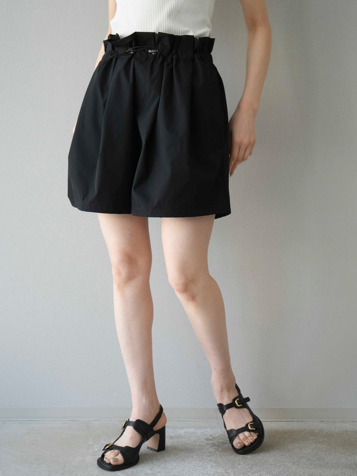 [預購] ICE TOUCH 荷葉邊褶皺短褲/黑色