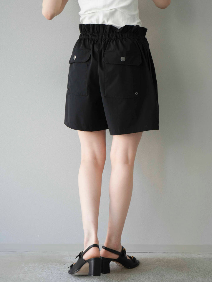[預購] ICE TOUCH 荷葉邊褶皺短褲/黑色