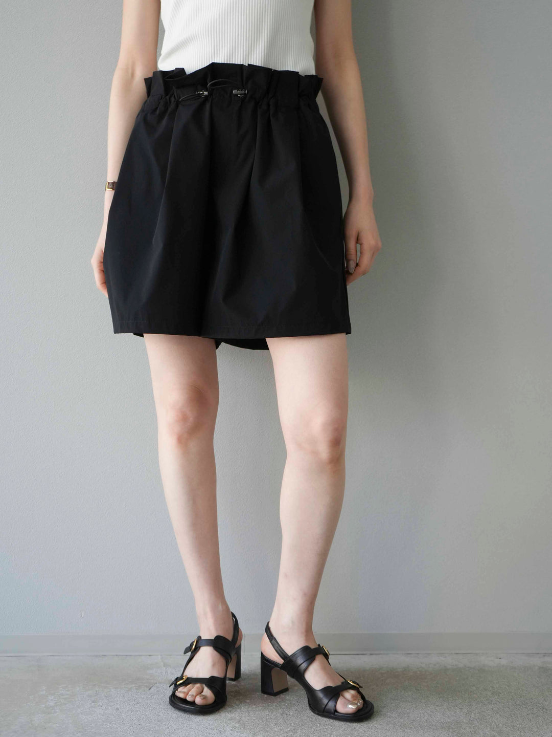 [預購] ICE TOUCH 荷葉邊褶皺短褲/黑色