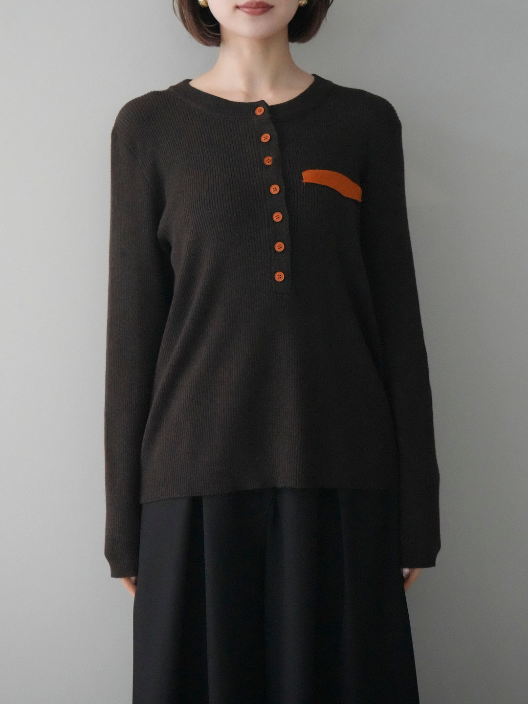 【預購】雙色拼接口袋亨利領針織衫/棕色