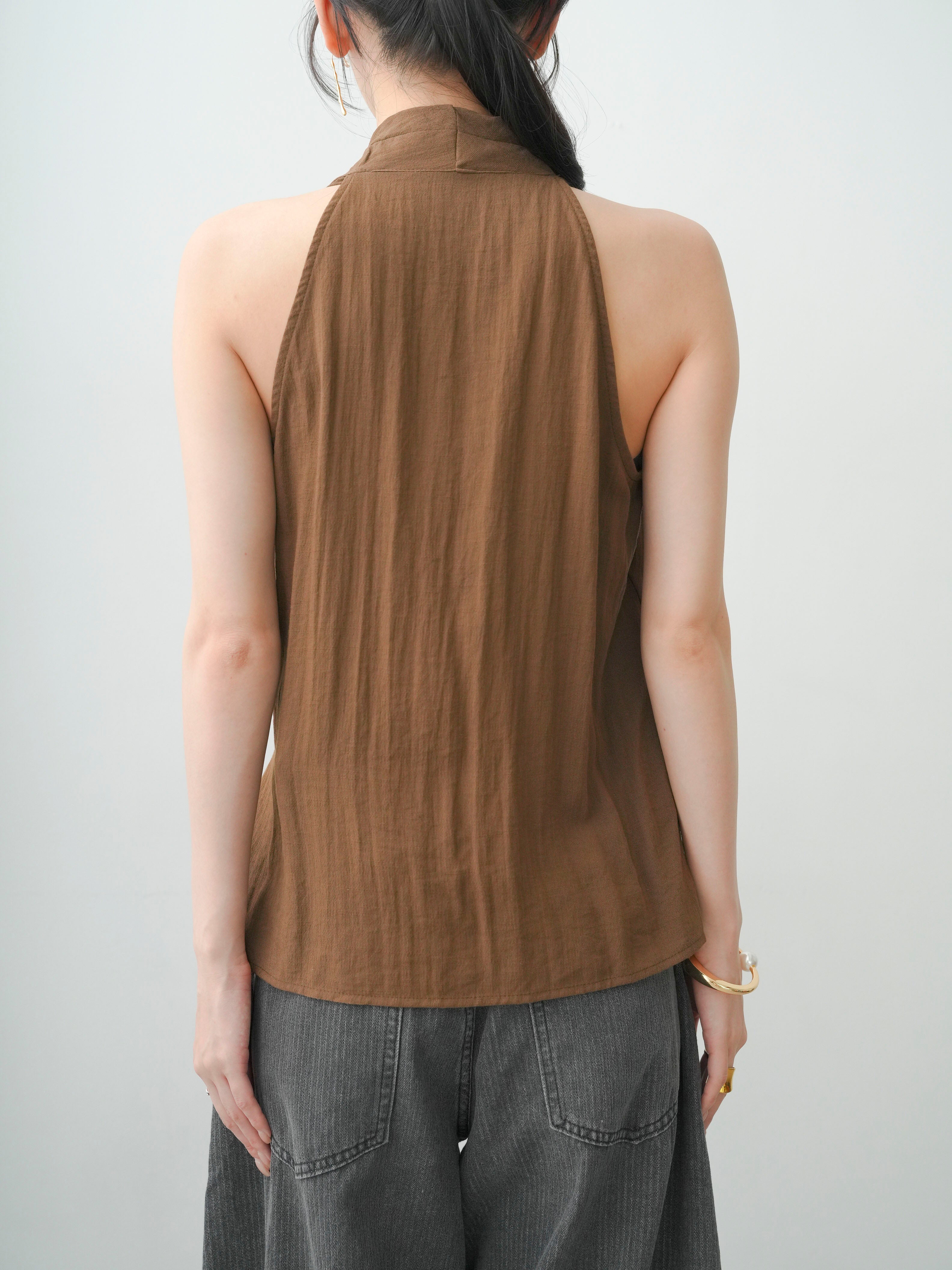 shushutong スパンコール付きブラウン　ノースリーブトップス　24aw 予約]ゴールドモチーフカシュクールノースリトップス/brown – Lumier