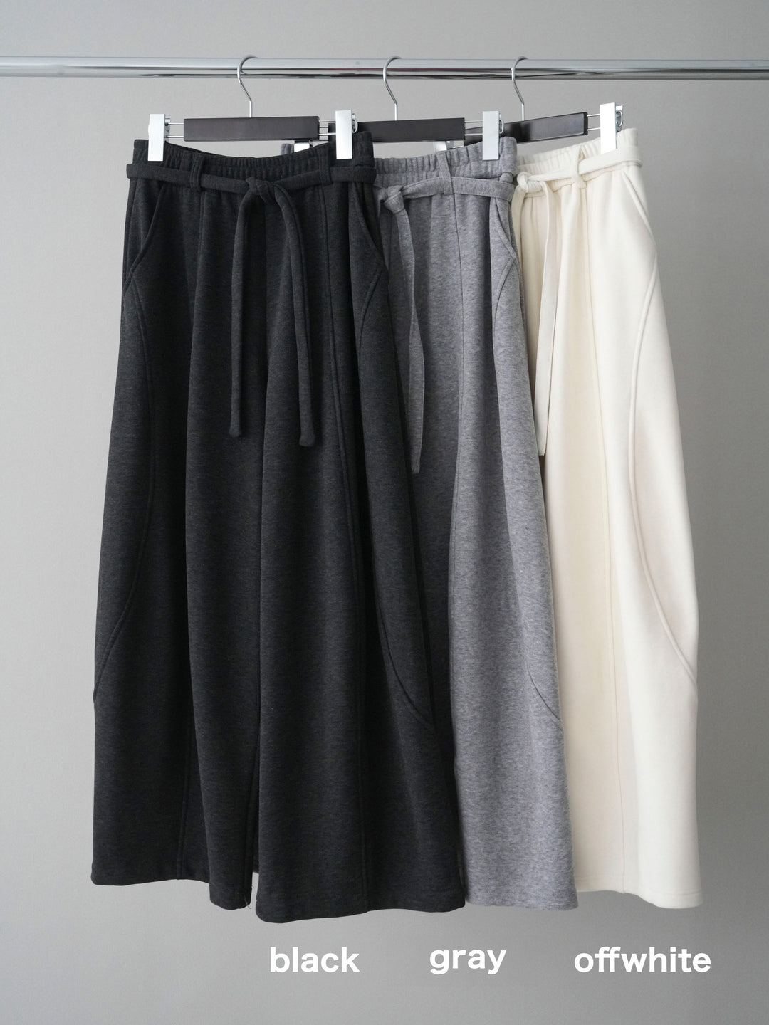 [SET]ツイストネックラメネップヤーンニットプルオーバー+ウエストベルトカーブラインスエットパンツ(2set)