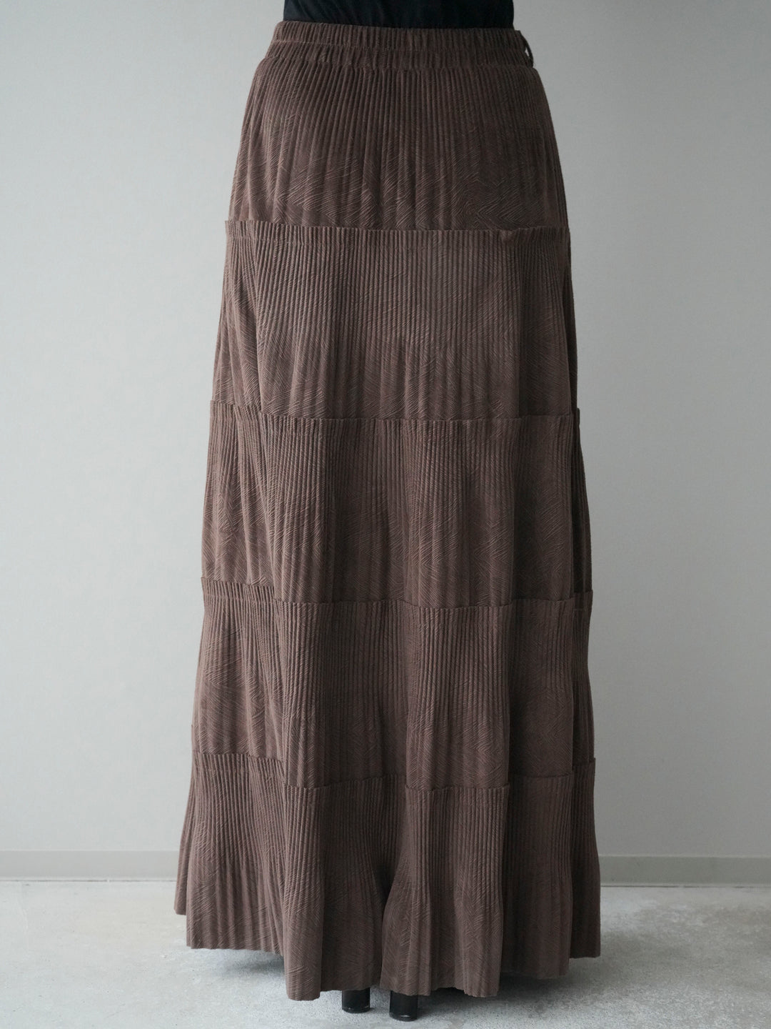 [予約]型押しスエードティアードプリーツスカート/brown