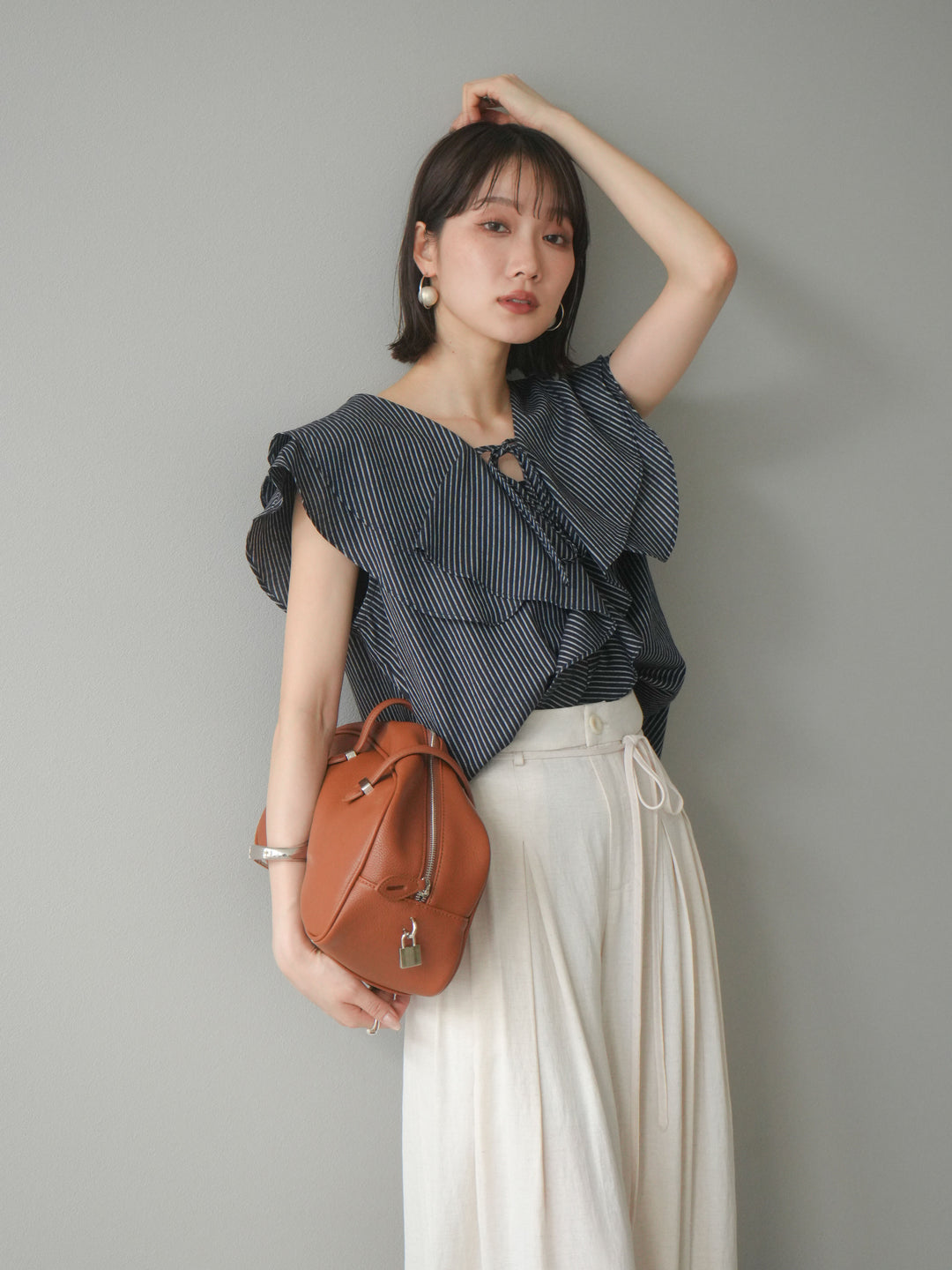 [予約]リネンライクストライプラッフルブラウス/ネイビー