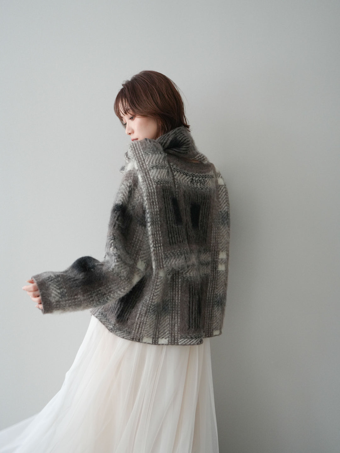 [予約]ストール付シャギーチェックニットプルオーバー/brown