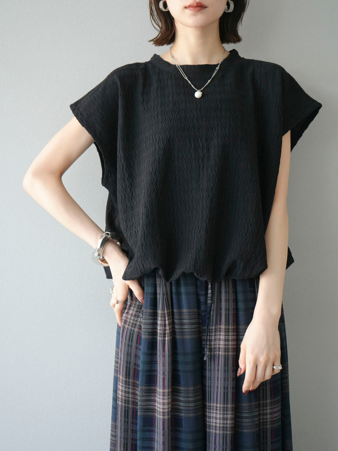 【預購】抽繩下擺提花套頭衫/黑色