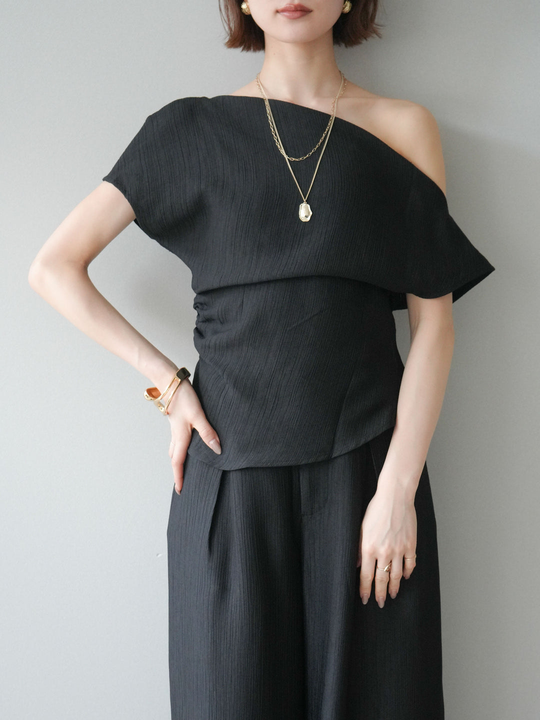 [予約]クレープアシンメトリーギャザートップス/black