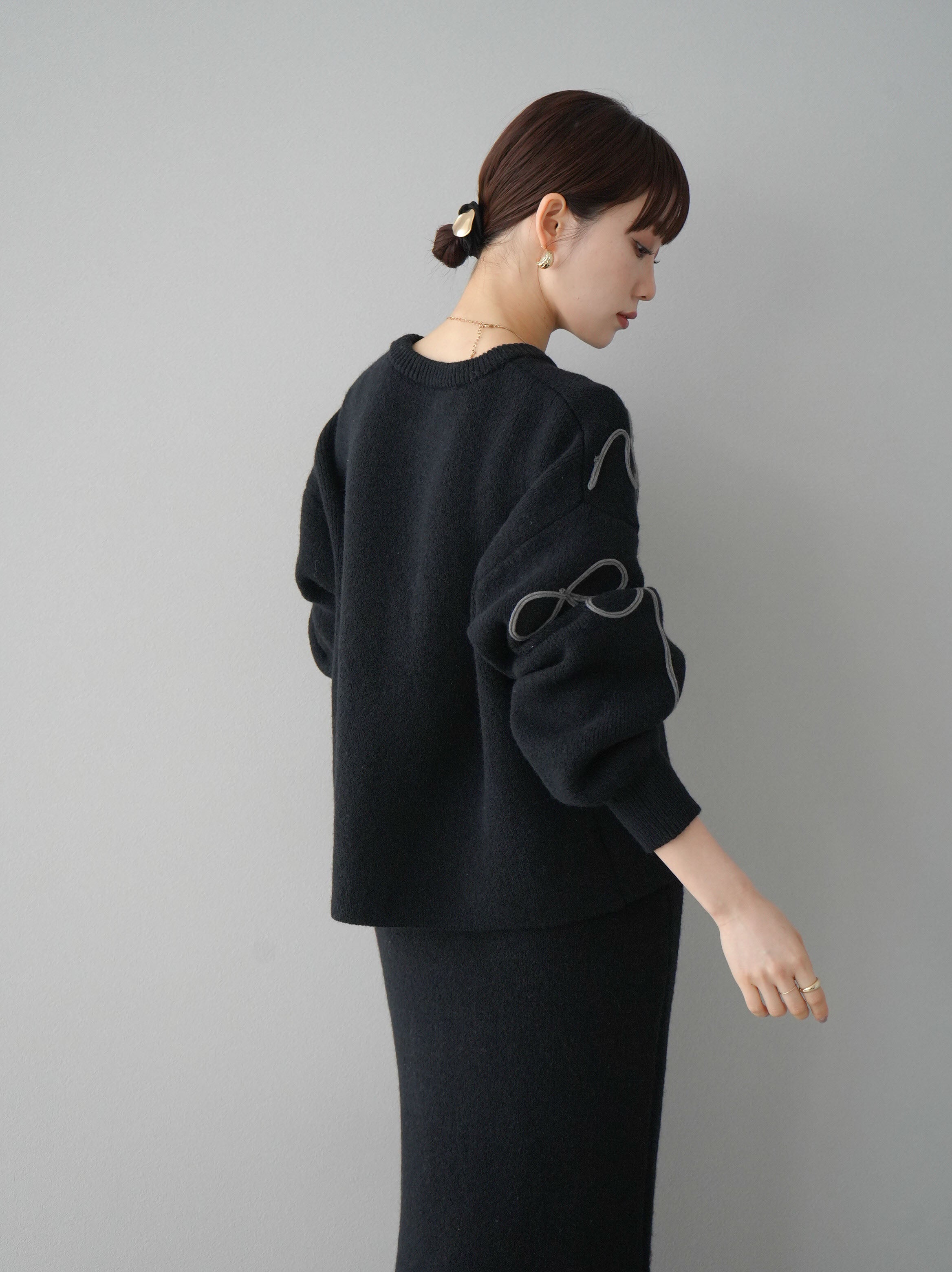 予約]コード刺繍ルーズニットプルオーバー/ブラック – Lumier