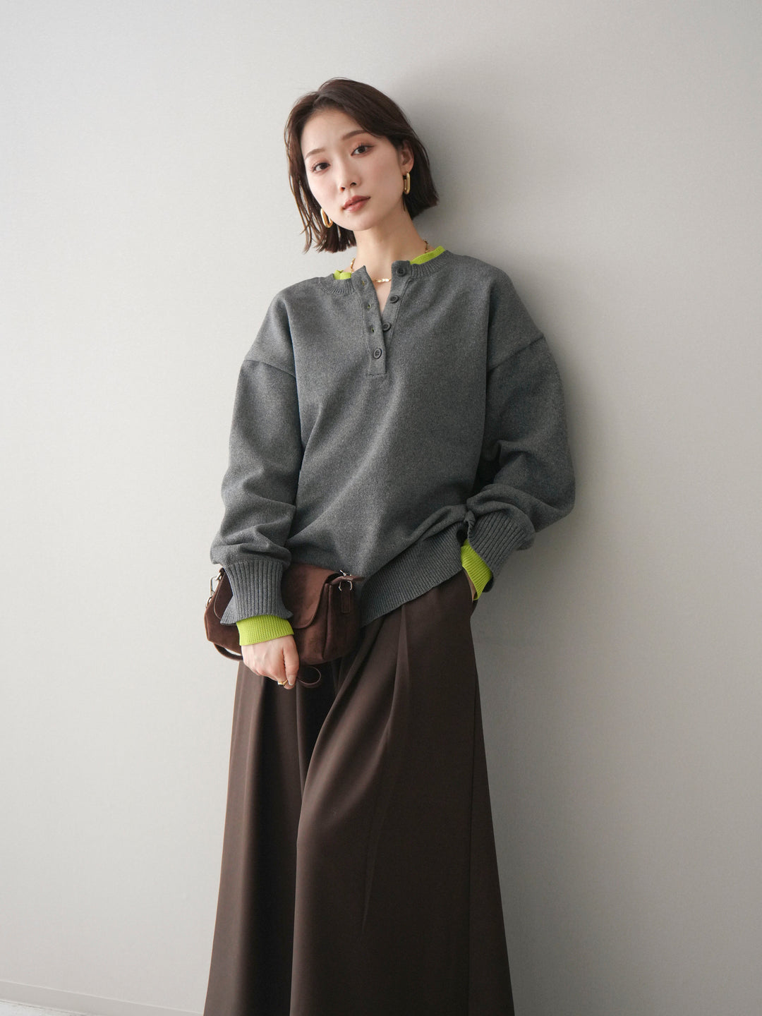 [予約]2WAYネック配色レイヤードニットプルオーバー/charcoal