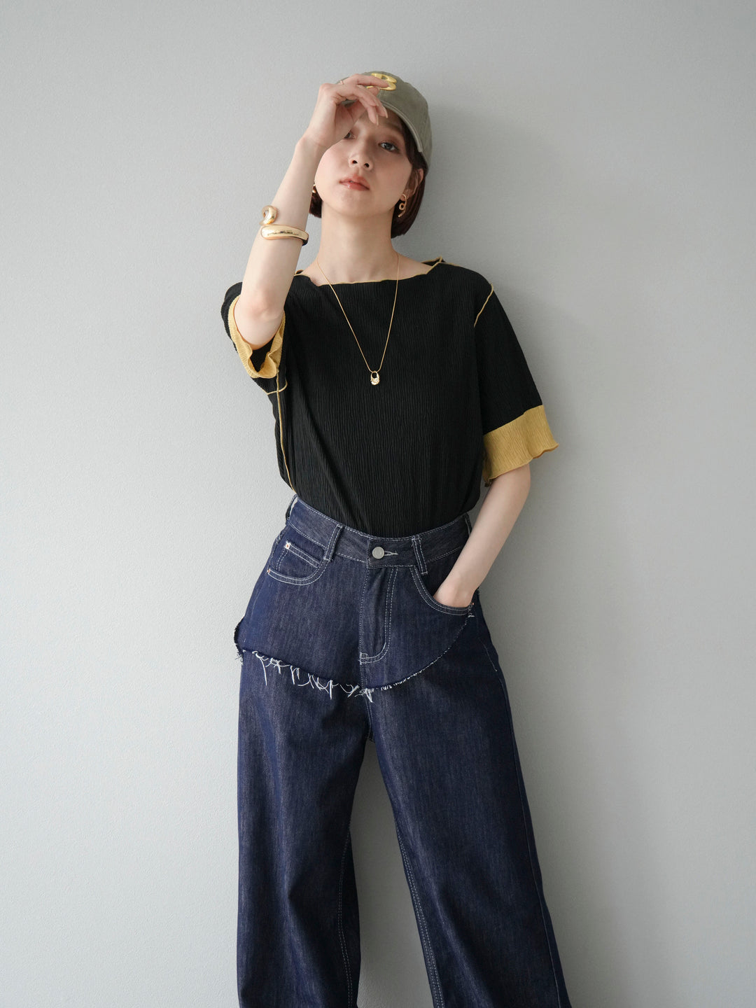 [SET] 百褶同色船領套頭衫 + 臀部設計牛仔褲（2 件組）