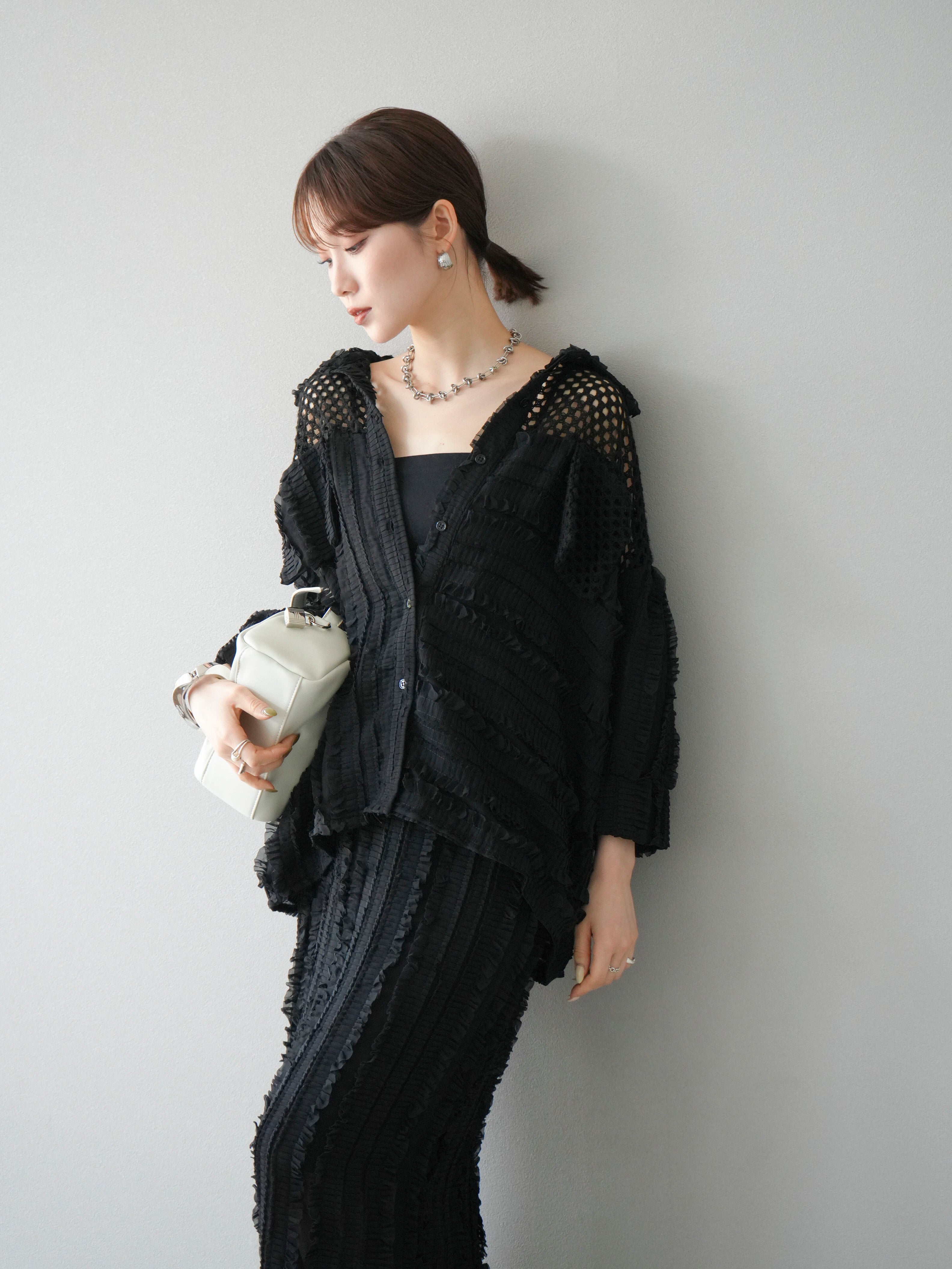 予約]パッチワークシアーフリルシャツ/ブラック – Lumier