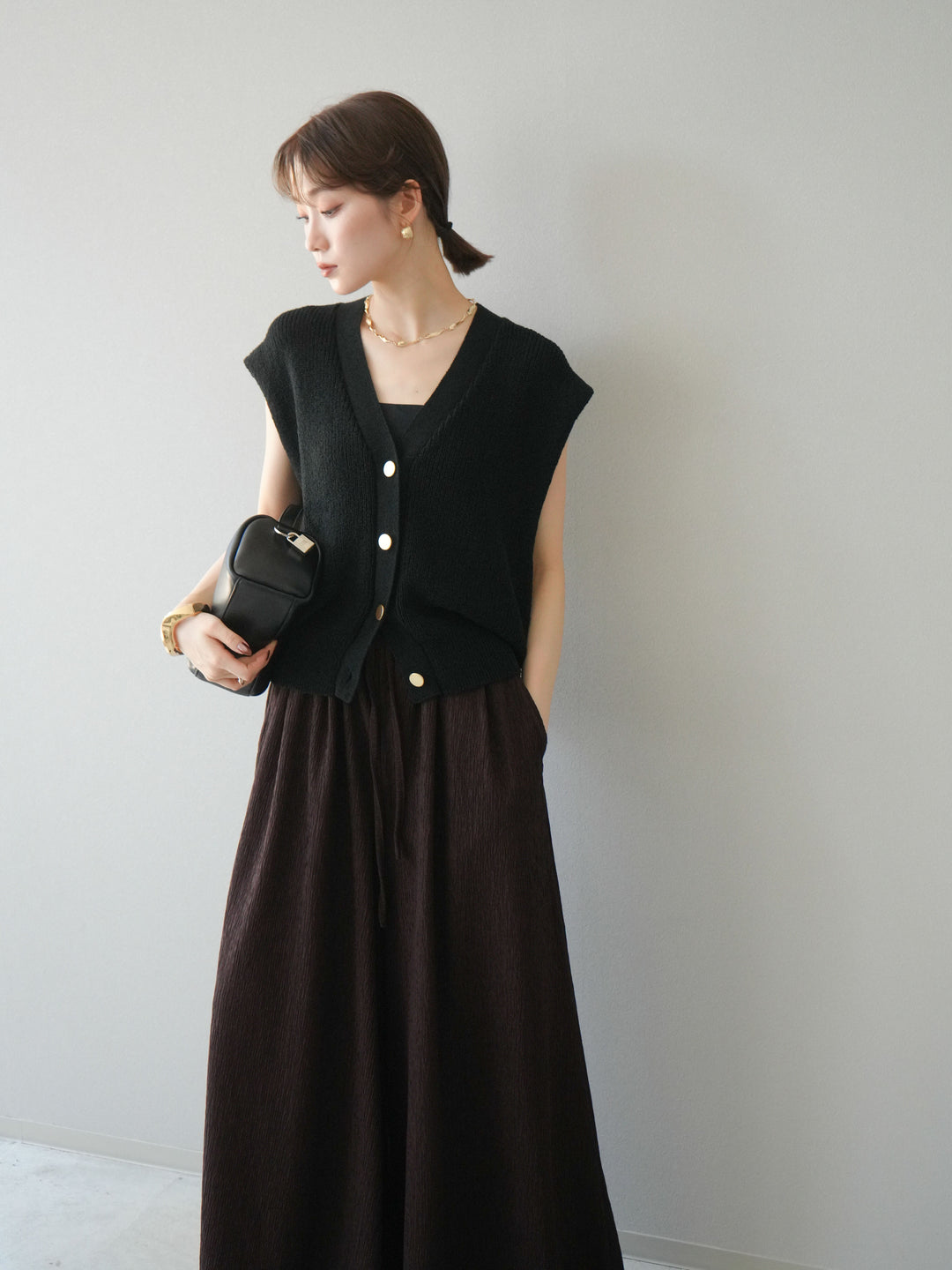 [予約]ゴールドボタンVネックニットカーディガン/ブラック