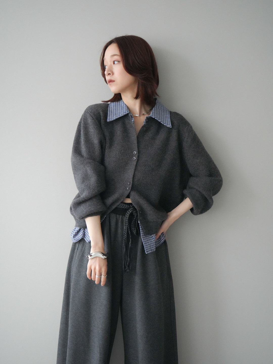 [SET]チェックシャツ襟ニットカーディガン+編み込みベルト付きウエスト配色スエットパンツ(2set)