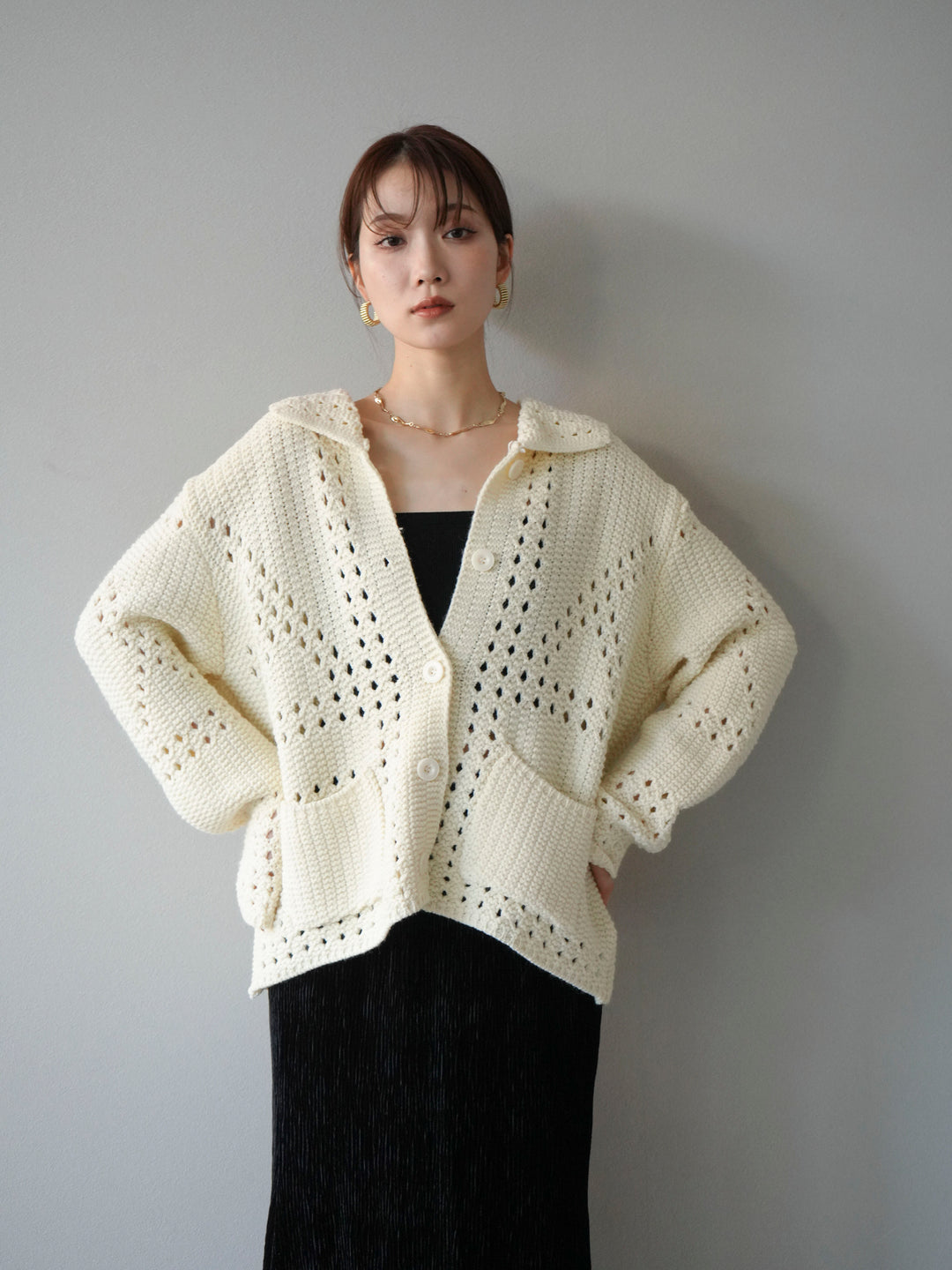 [予約]丸襟透かし編みニットカーディガン/オフ