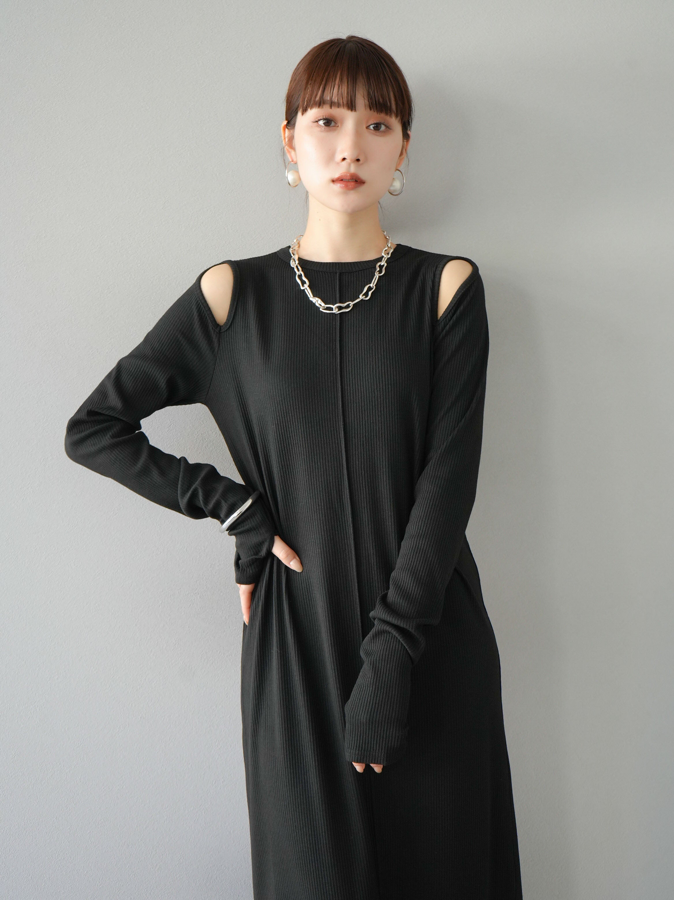 SET]カットアウトリブロングスリーブワンピース+選べるアクセ