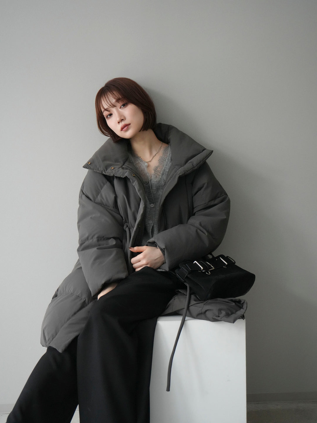 [20%オフ]スタンドカラーウエストベルトミドルダウンコート/gray