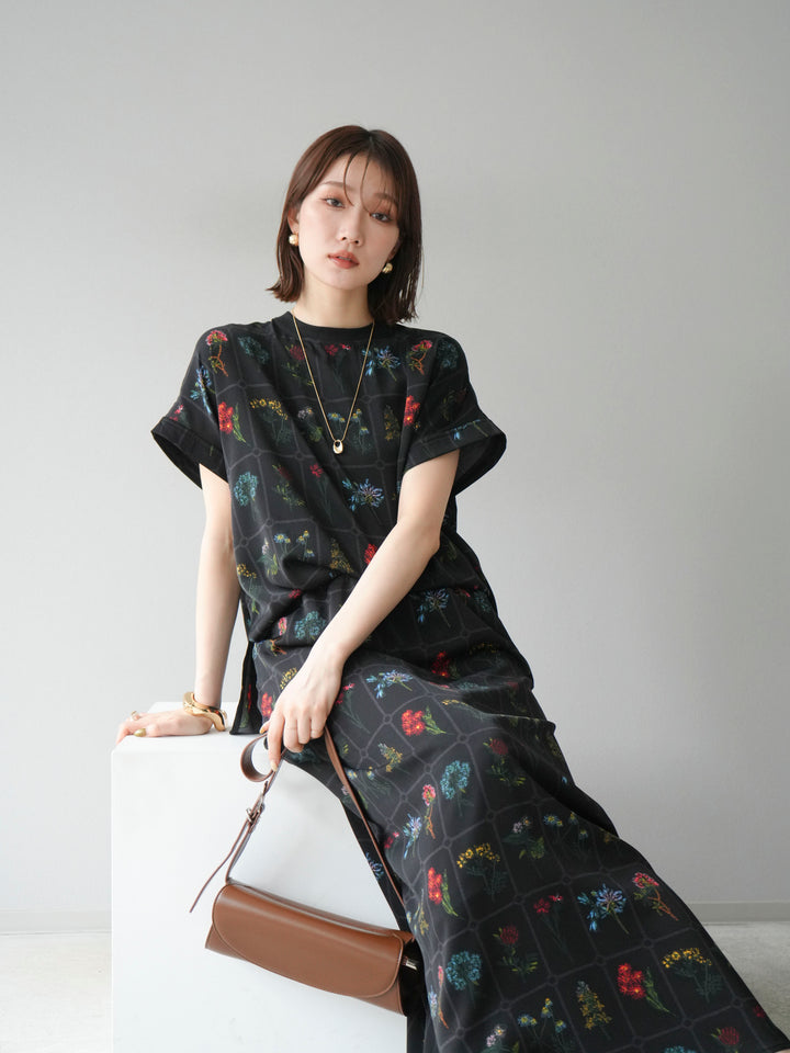 [予約]パッチワークフラワープリントプルオーバー/ブラック