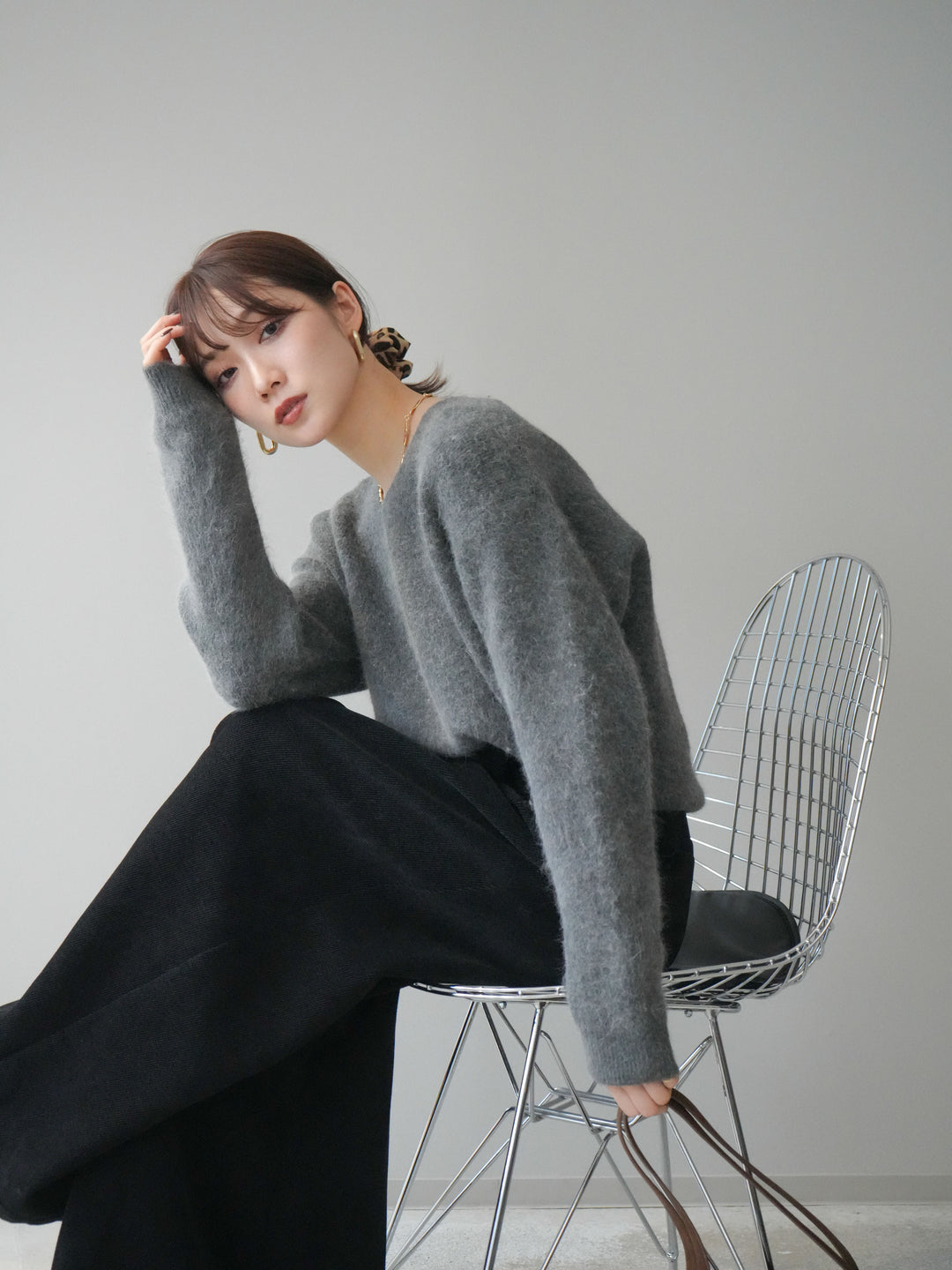 [SET]シュシュ付きアンゴラタッチVネックニットプルオーバー+ベルトデザインループコールテンワイドパンツ(ベルト付き)(2set)