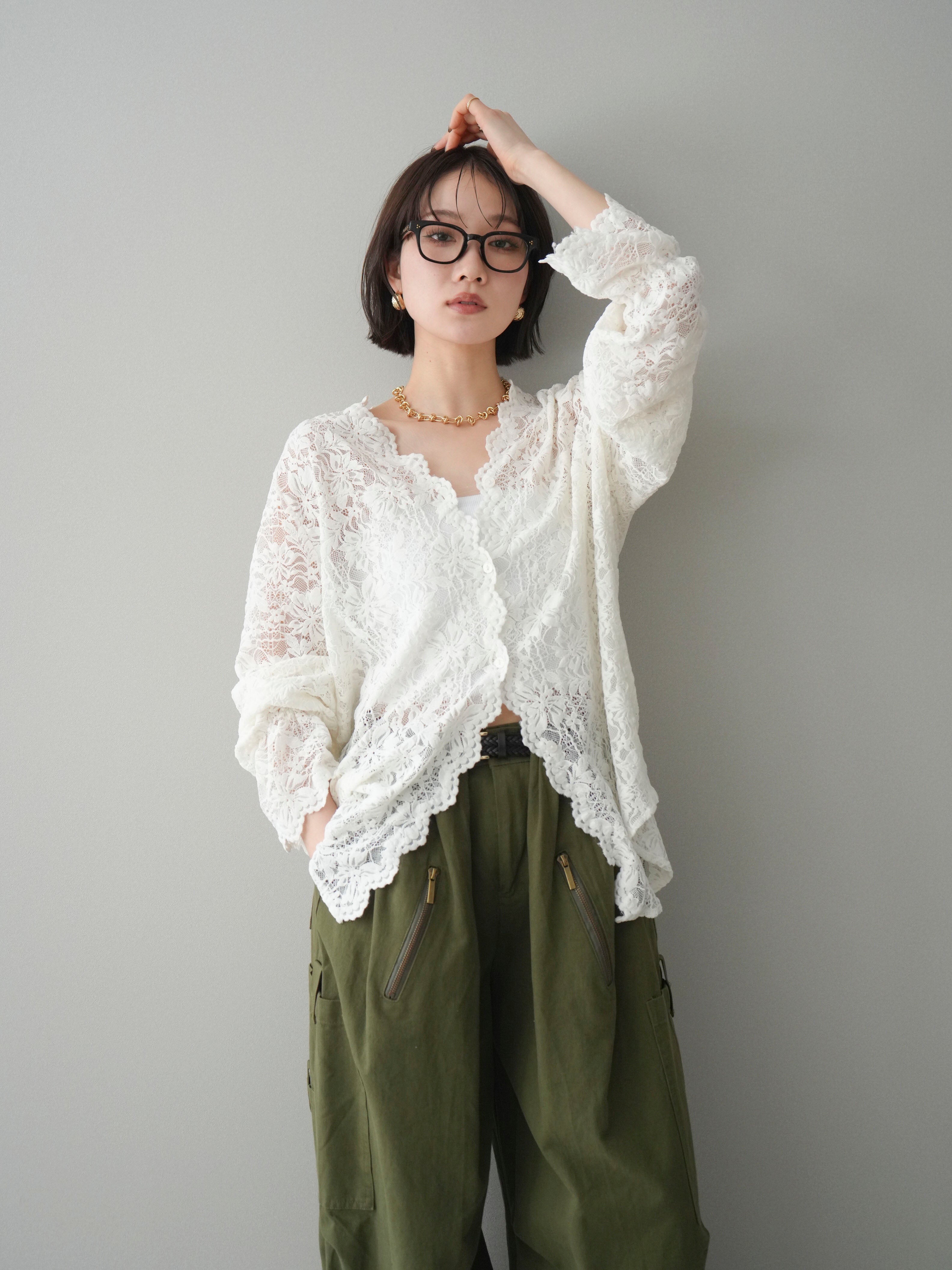 予約]Vネックレースブラウス/white – Lumier