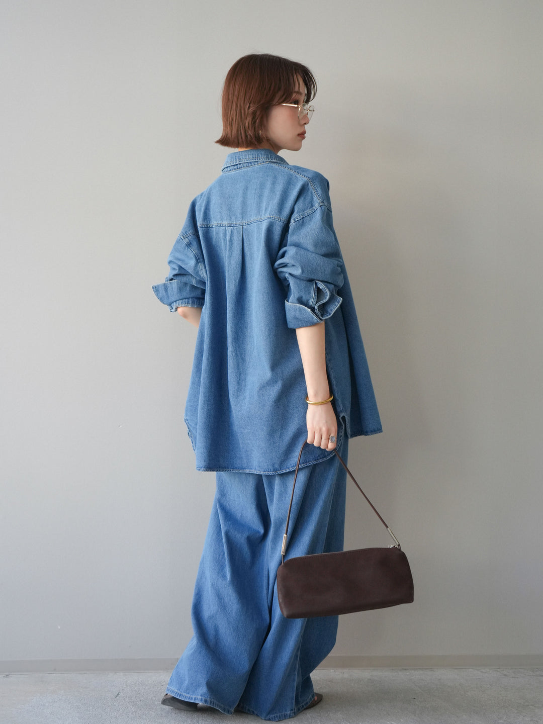 [SET]ポイントレザーオーバーデニムシャツ+ドロストワイドデニムパンツ(2set)