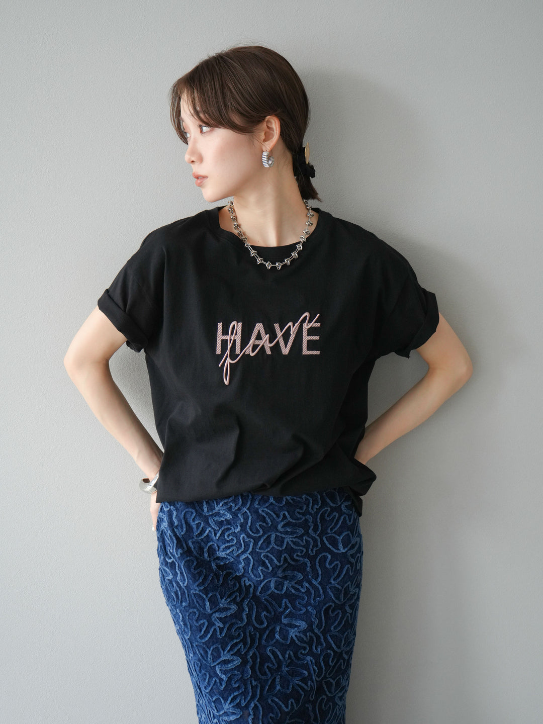 [予約]デザインロゴ刺繍Tシャツ/ブラック