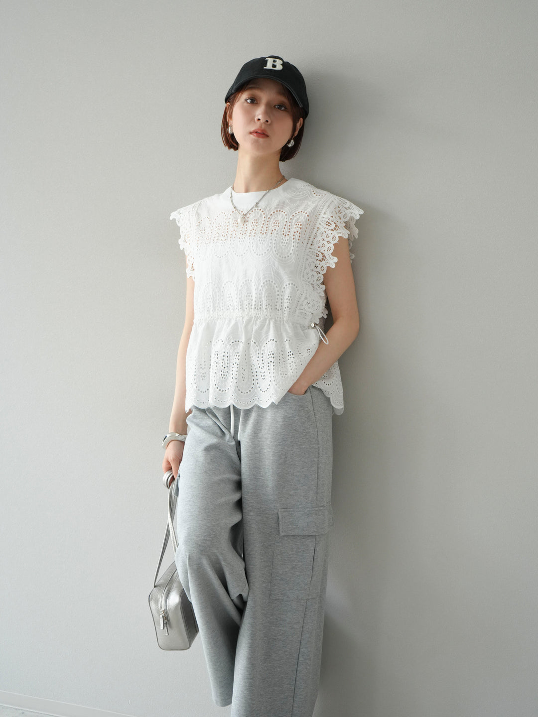 [SET] 扇貝刺繡蕾絲上衣 + 腰線側袋運動褲（2 組）